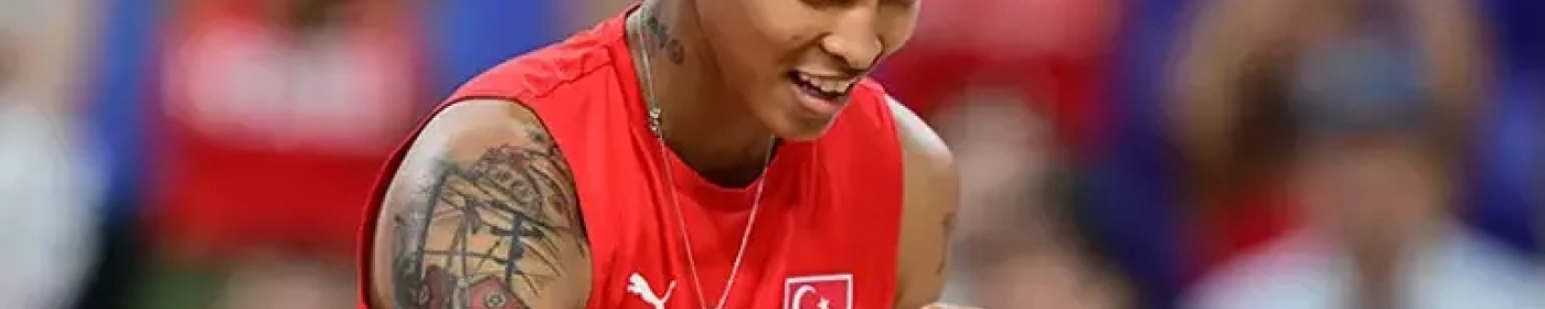 FİLENİN SULTANLARI'NIN PARİS'DEKİ PERFORMANSI! BAŞARIYI VARGAS VE HANDE BALADIN BELİRLEDİ