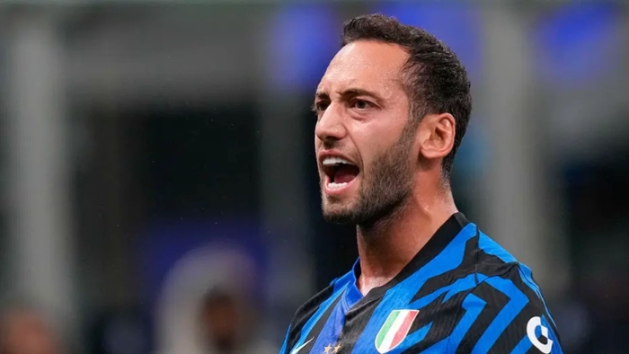 Jose Mourinho’dan Hakan Çalhanoğlu’na Sürpriz Teklif: Ne Maaş Ne de Bonus!