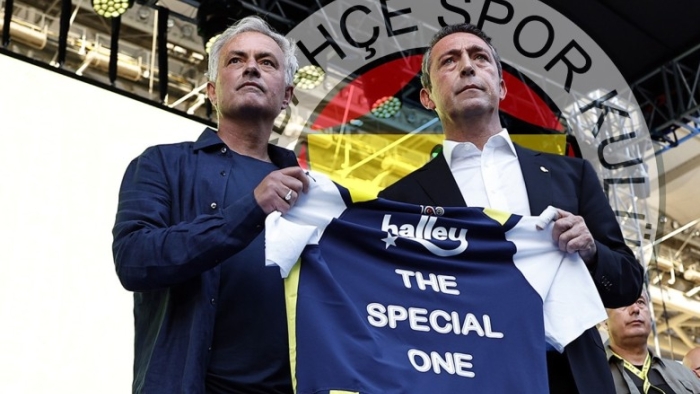 Mourinho’dan Transfer Emri: “Bu İsmi Hemen Alın, Kampa Yetişsin!”